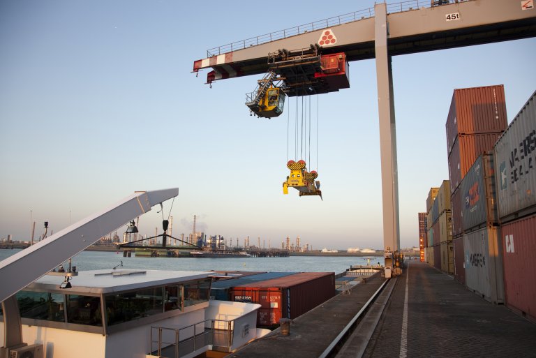 Containerterminal Terneuzen Katoennatie.