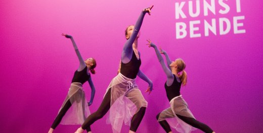 Dansende jongeren in Kunstbende.