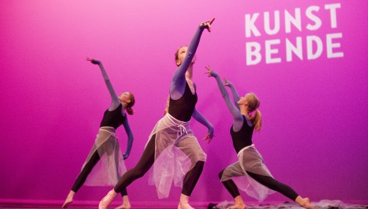 Dansende jongeren in Kunstbende.